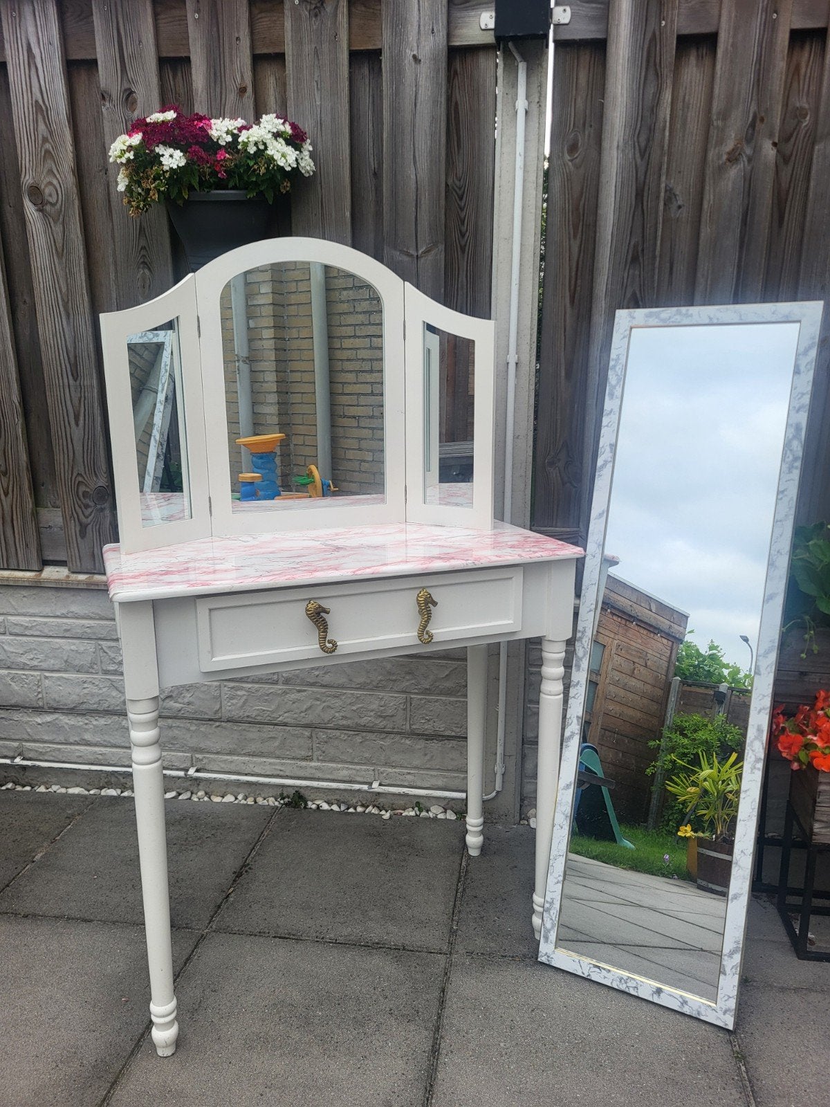 Kaptafel met drieluik spiegel en marmerlook blad, Ophalen of Verzenden
