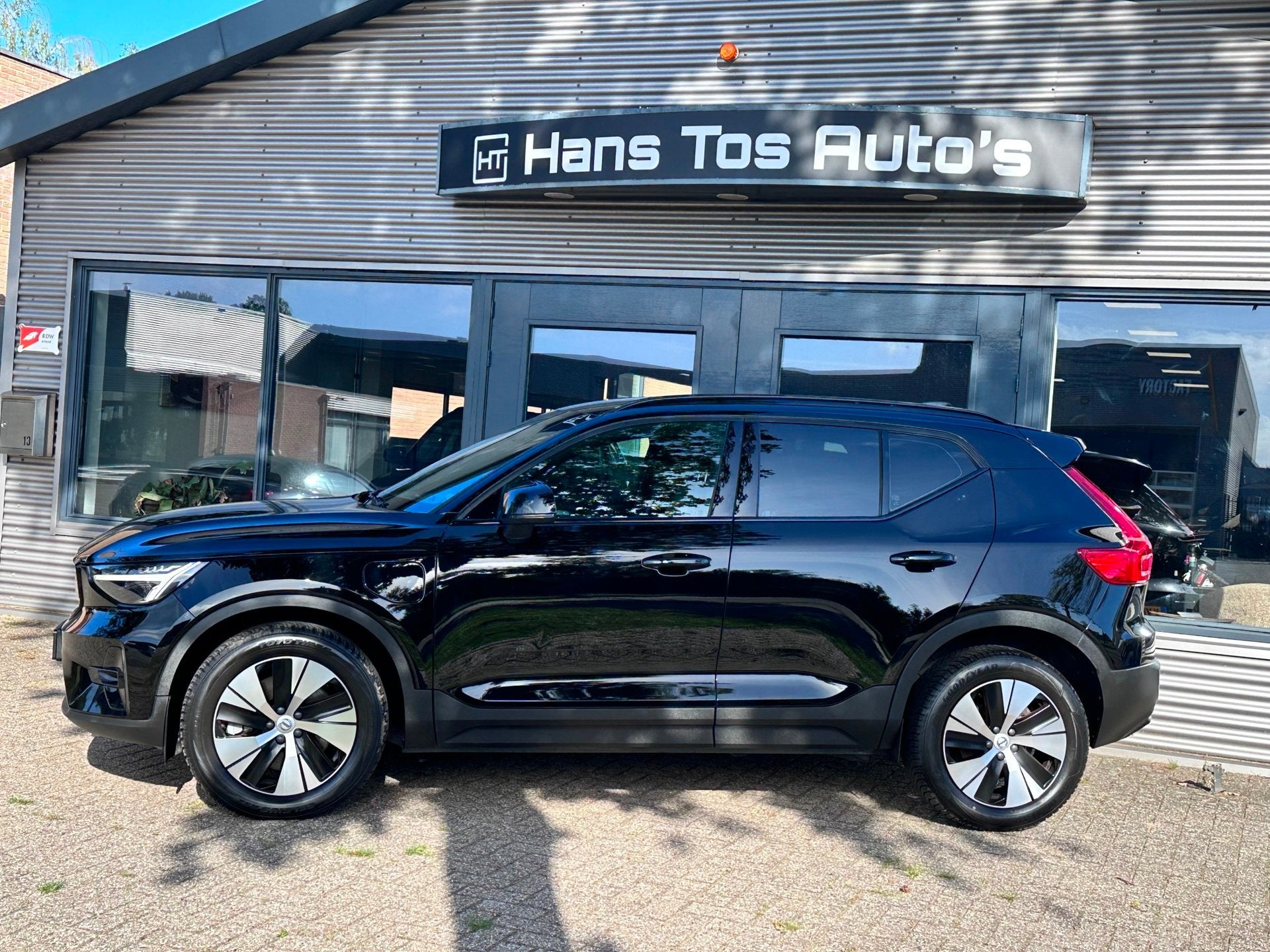 Volvo XC40 1.5 T4 210pk PHEV SOH 97% FACELIFT Black-edition, Dealer onderhouden, Stof, Zwart, Plug-in hybride