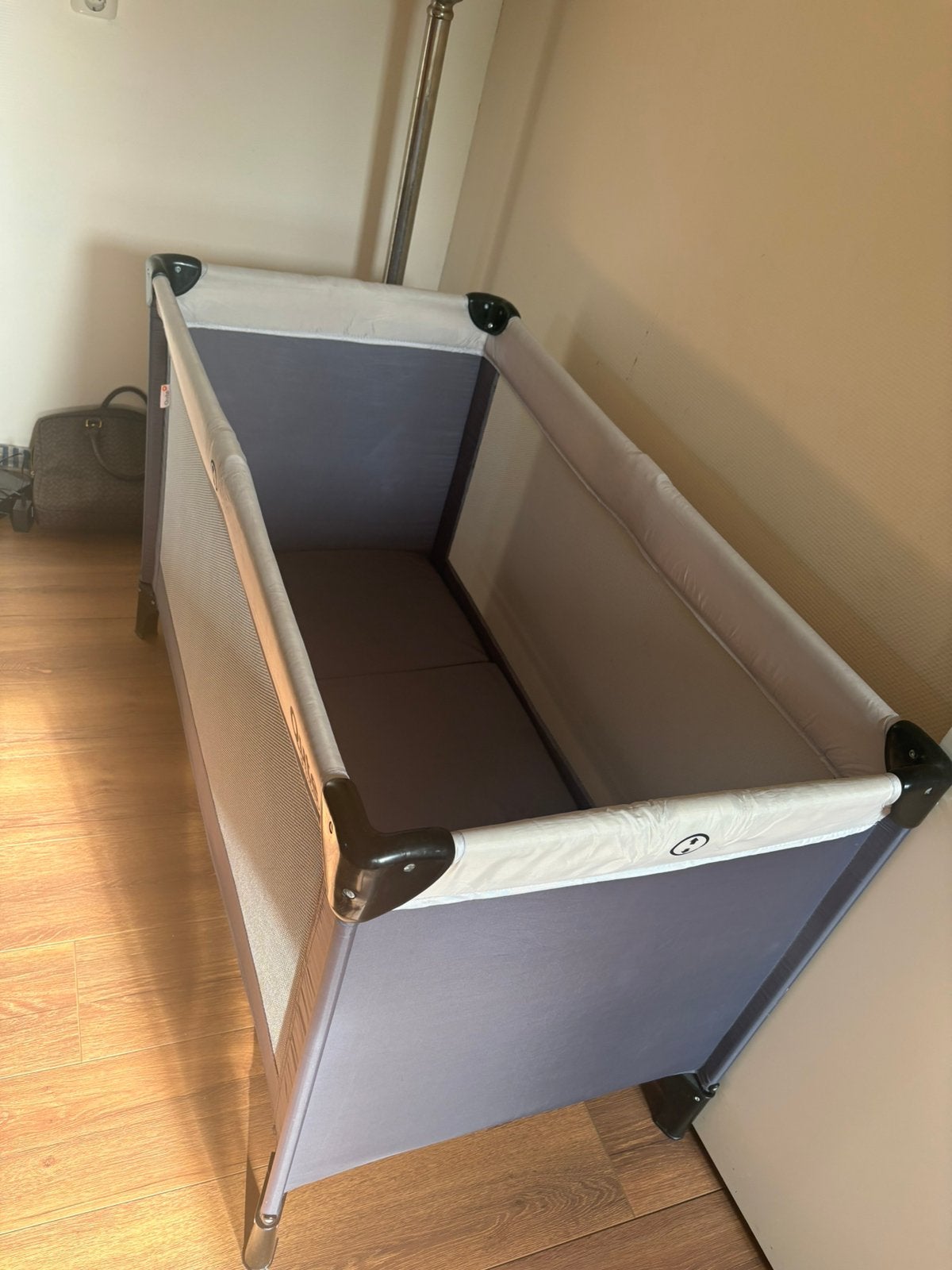 Camping baby bedje, Ophalen, Zo goed als nieuw, Reisbedje