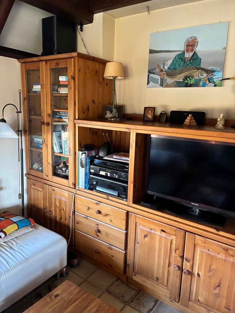 GRATIS prachtige massief grenen tv/boekenkast, Ophalen, Gebruikt, Met deur(en), 200 cm of meer