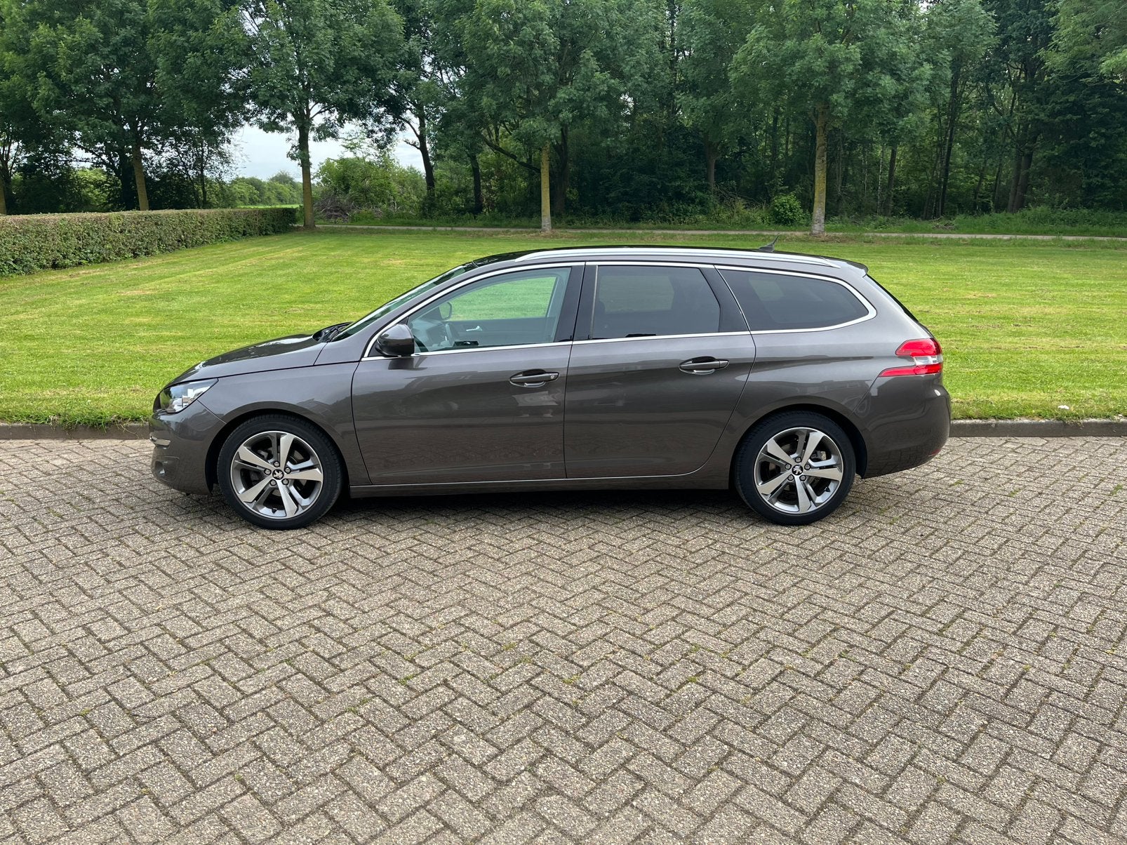 Peugeot 308 1.2 E-thp 81KW/110PK SW 2015 Grijs, Voorwielaandrijving, 1199 cc, 1165 kg, Origineel Nederlands
