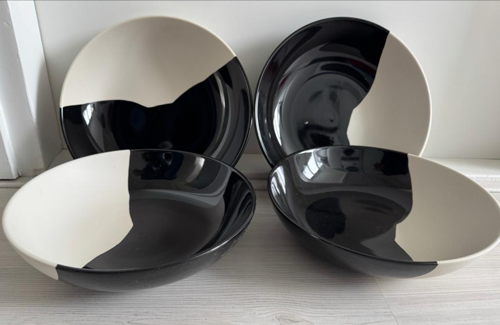 Set van 4 H&M Home porseleinen schalen zwart-wit, Huis en Inrichting, Woonaccessoires | Schalen en Manden, Porselein of Keramiek