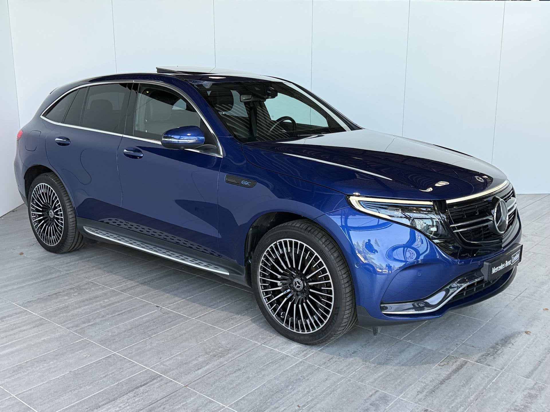 Mercedes-Benz EQC 400 4MATIC AMG Line Premium Plus 80 kWh |, Auto's, Automaat, Automatische klimaatregeling, Zwart, 2395 kg