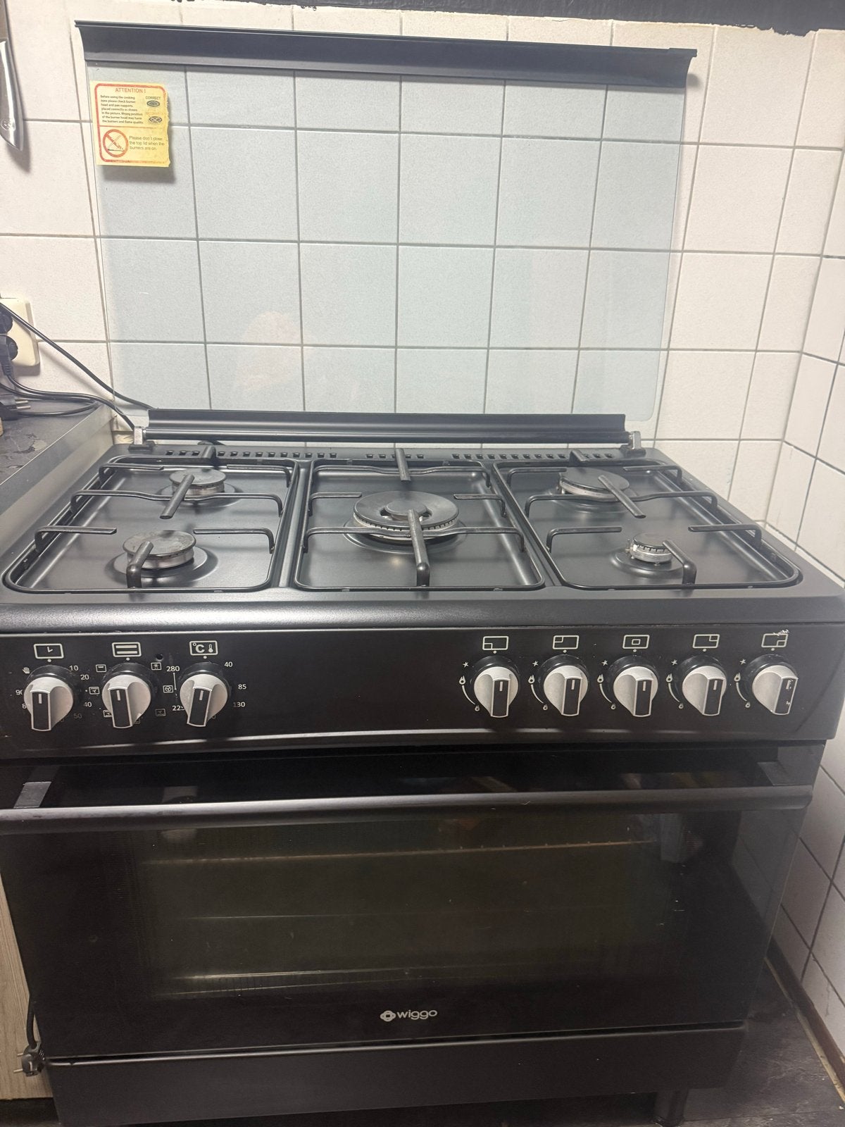 Wiggo Vrijstaand Gasfornuis met Oven - Zwart, Ophalen, 60 cm of meer, 4 kookzones, Zo goed als nieuw