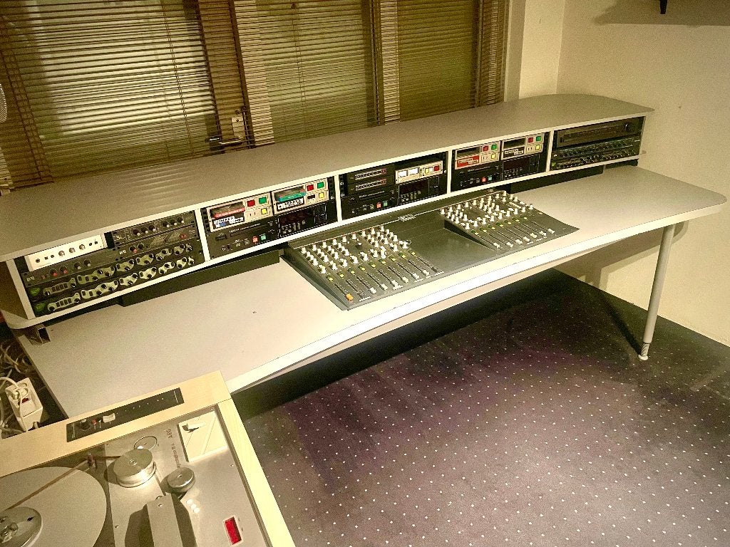 Studiomeubel (Dateq) Oldskool / Vintage radio, Ophalen, Gebruikt, Audio