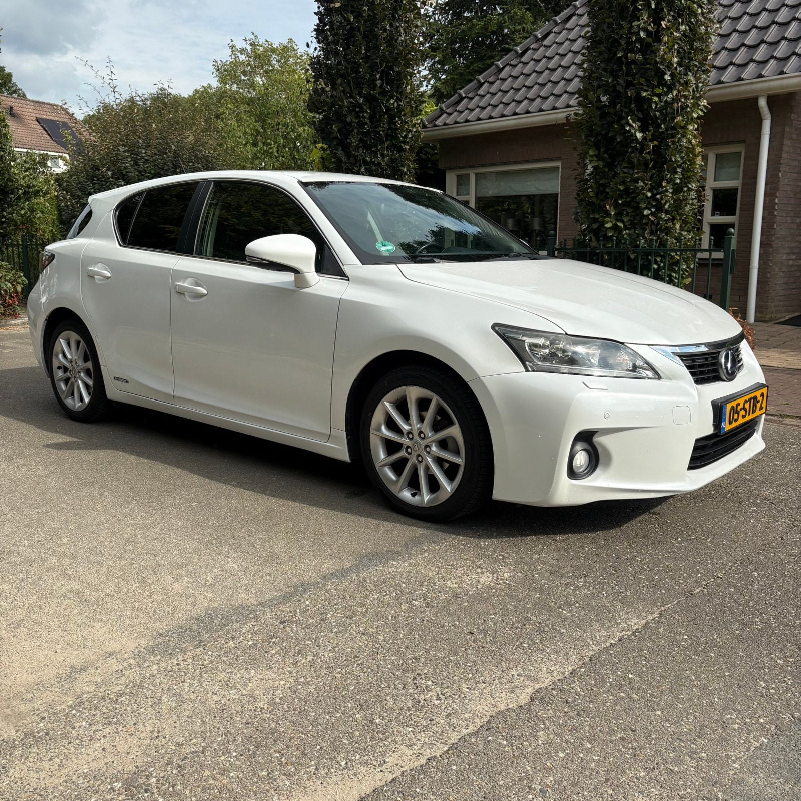 Lexus CT-H 200H 1.8 Hybrid 136PK Busines Line Pro CT, 136 pk, Zwart, 4 cilinders, Wit