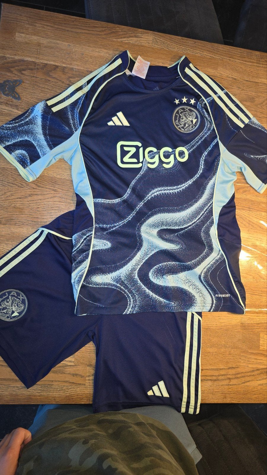 Ajax uitshirt 2024/2025 met broekje - Maat 164, Blauw, Overige maten, Ophalen of Verzenden, Zo goed als nieuw