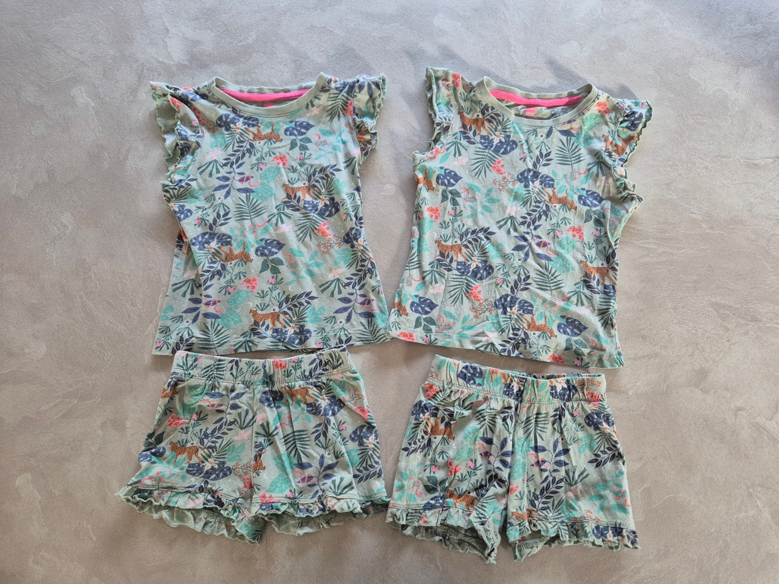 Hema pyjama shortama (2x) maat 110/116

Twee leuke pyjama se, Ophalen of Verzenden, Zo goed als nieuw, Meisje, Nacht- of Onderkleding