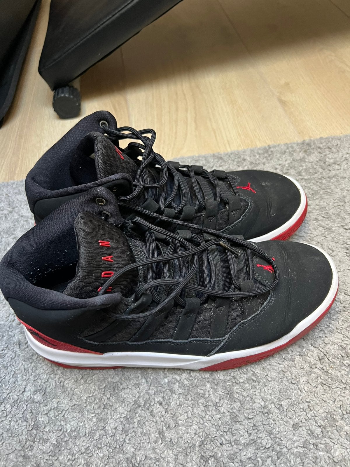 Jordan max aura (maat 42), Verzenden, Zo goed als nieuw, Schoenen
