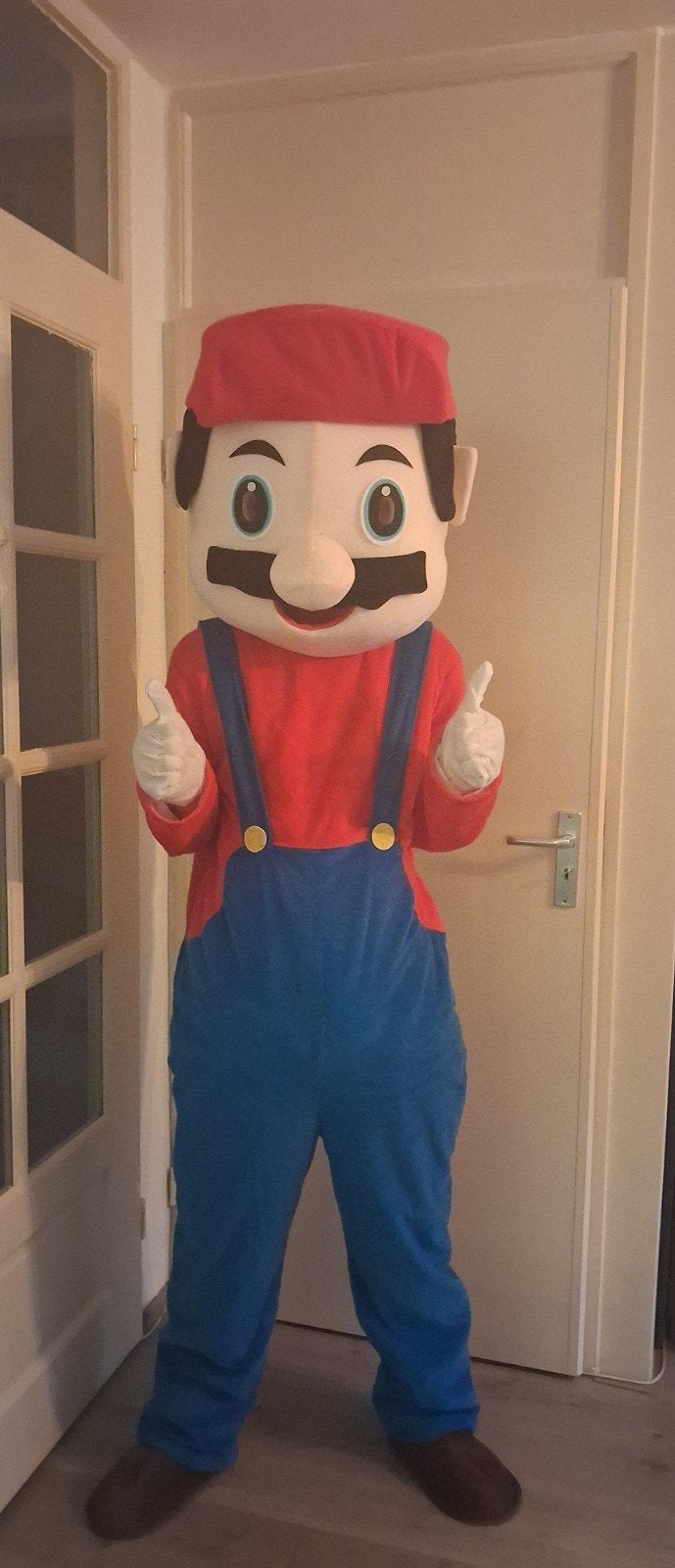 Mario met acteur, Ophalen of Verzenden, Verjaardag