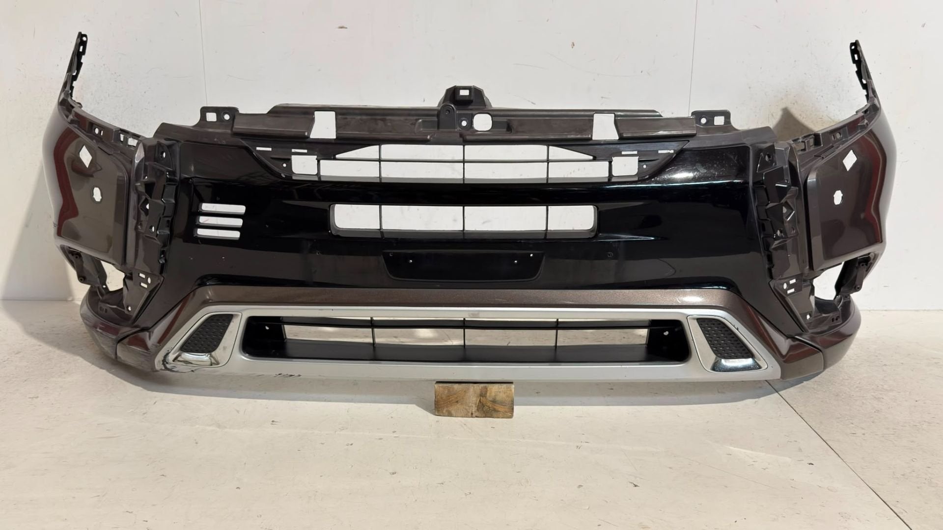 Mitsubishi Outlander III Facelift voorbumper 6410G227ZZ, Info@mitsubishi-motors.com, Gebruikt, Voor, Mitsubishi Motors Corporation
