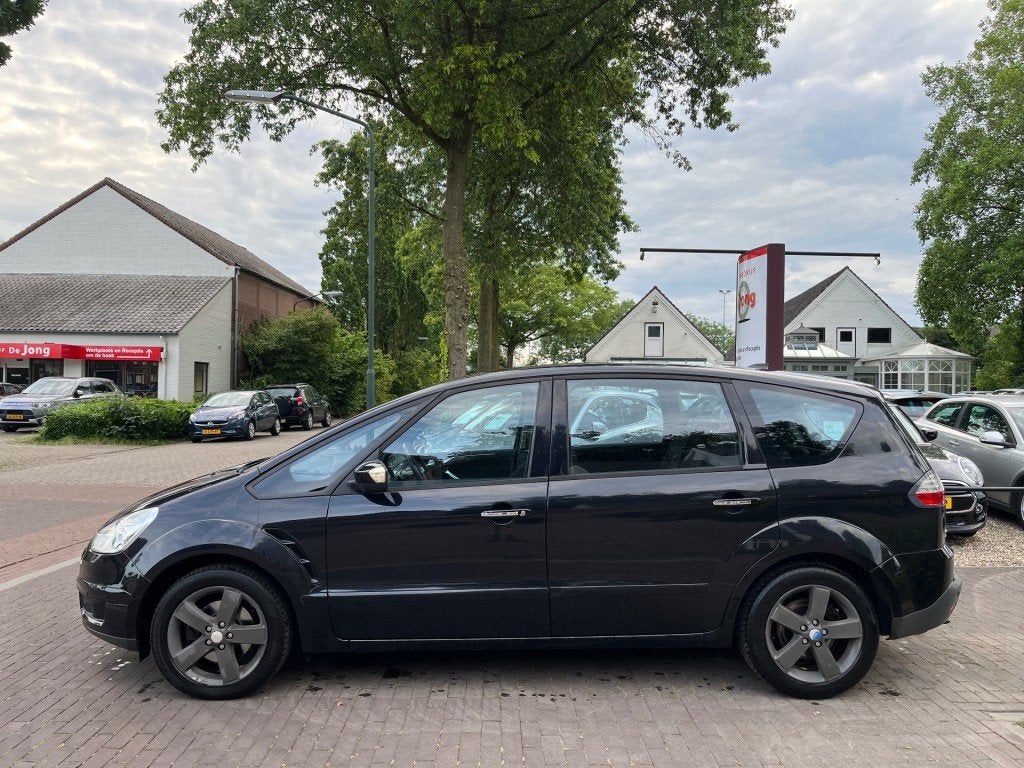 Ford S-MAX 2.0 TREND 7-PERSOONS / NAVI / TREKHAAK / AIRCO-EC, Auto's, Ford, Voorwielaandrijving, Euro 5, Gebruikt, 1505 kg