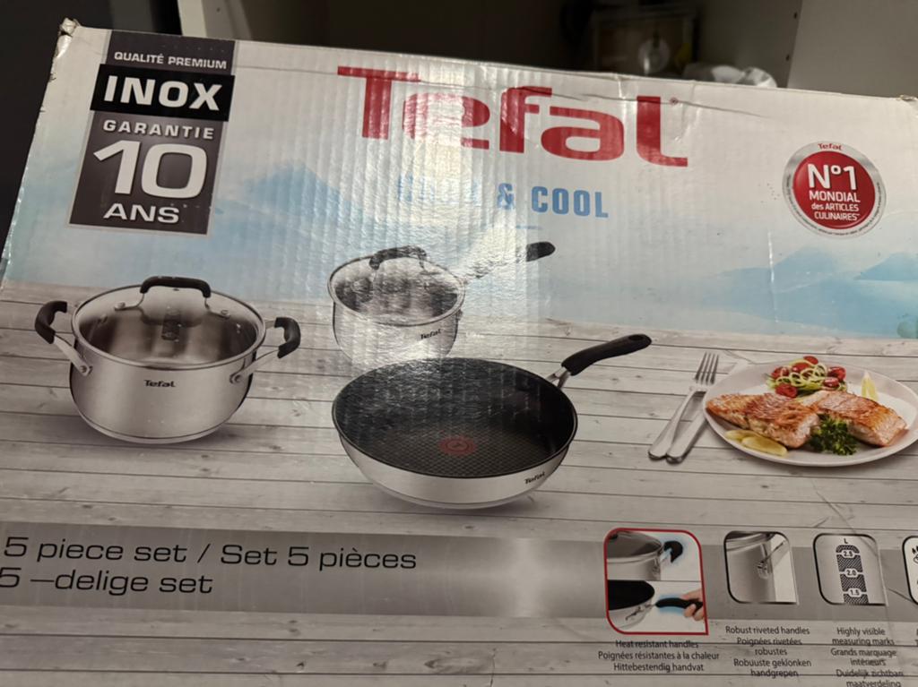 Nieuw pannen set, Huis en Inrichting, Keuken | Potten en Pannen, Ophalen of Verzenden, Nieuw, Rvs, Pannenset