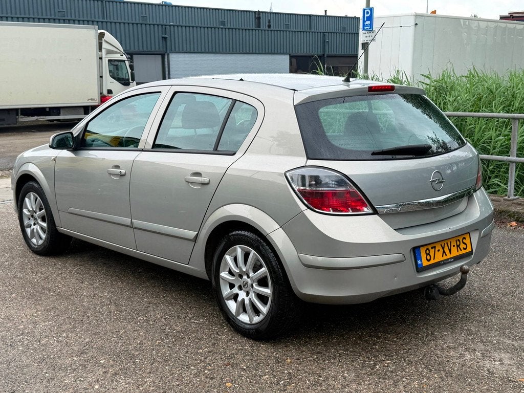 Opel Astra 1.8 Temptation Airco! 1e Eigenaar! 81.600 KM NAP!, Voorwielaandrijving, Gebruikt, 1796 cc, Bedrijf