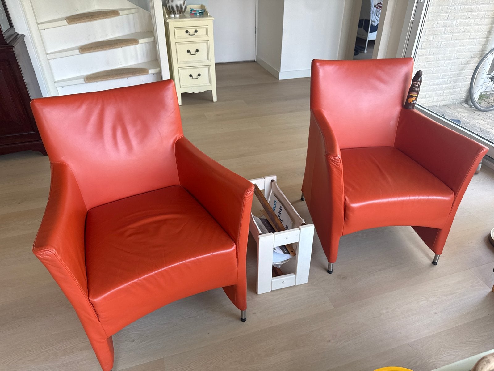 2 Oranje Leren Fauteuils - Zo Goed als Nieuw, Huis en Inrichting, Fauteuils, Ophalen, Zo goed als nieuw, 50 tot 75 cm, Leer