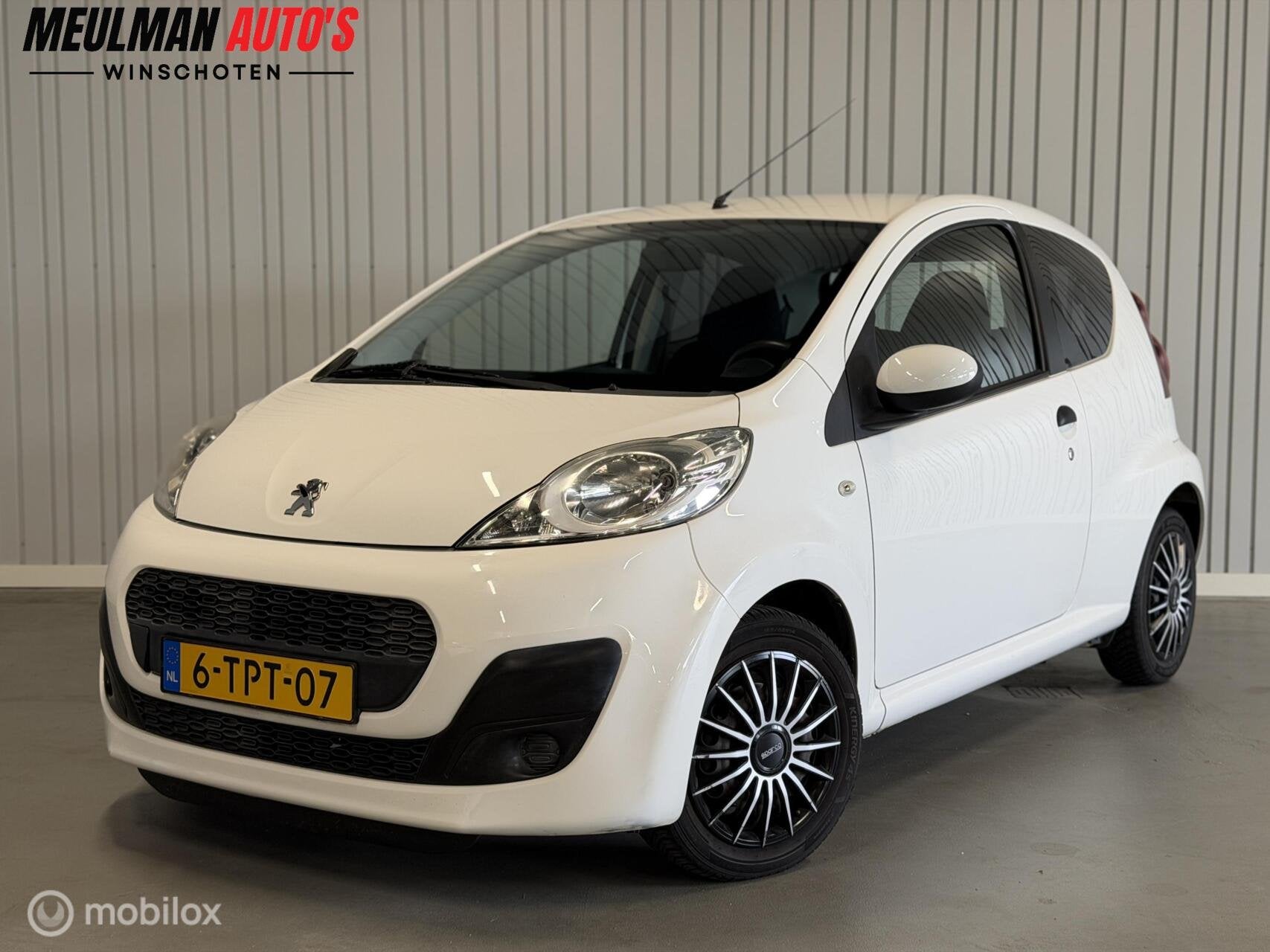 Peugeot 107 1.0 Access Accent, Voorwielaandrijving, Gebruikt, 4 stoelen, Origineel Nederlands