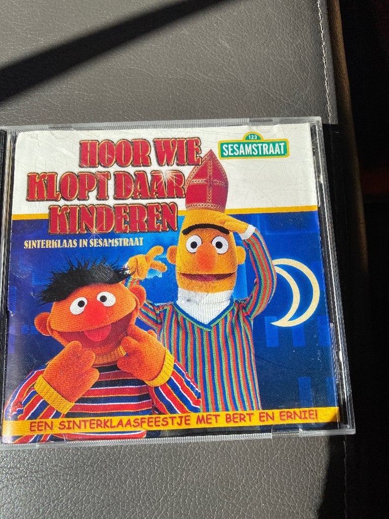 Wie Klopt Daar Kinderen - Sinterklaas in Sesamstraat CD, 6 tot 9 jaar, Ophalen of Verzenden, Zo goed als nieuw, Muziek