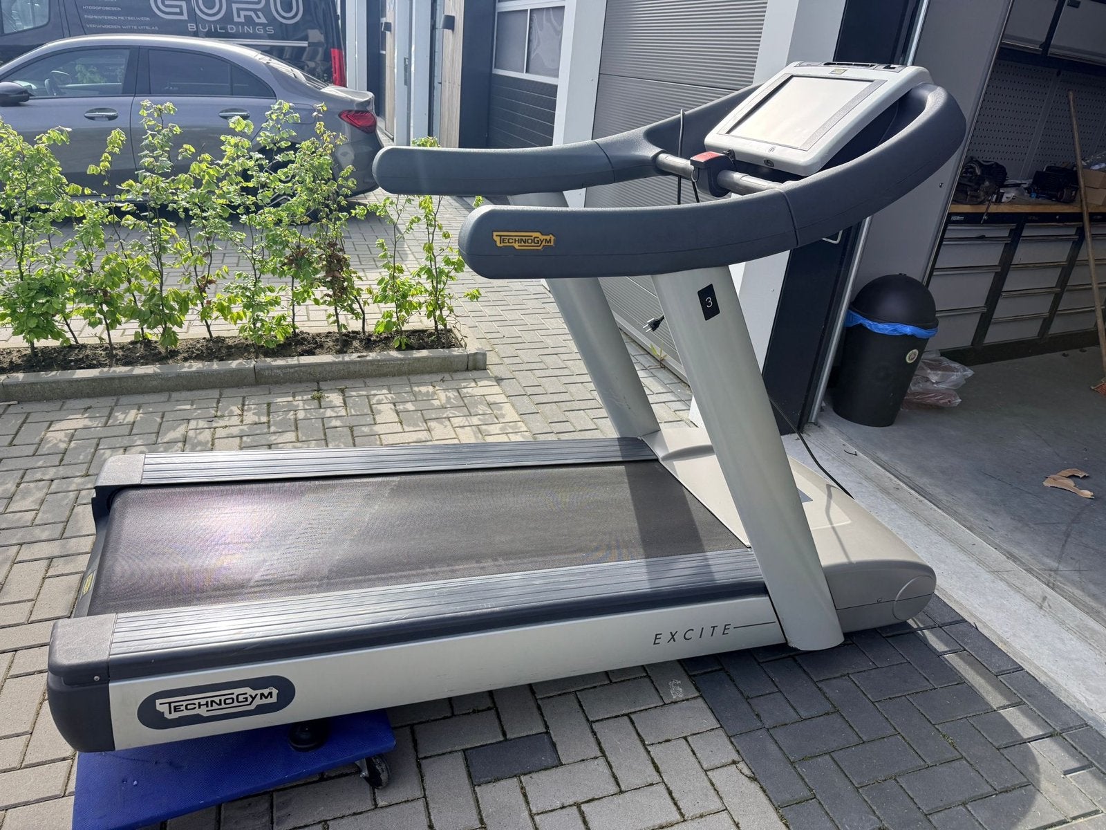 Technogym Run 700 Loopband met TV Scherm, Gebruikt, Ophalen of Verzenden, Metaal, Loopband