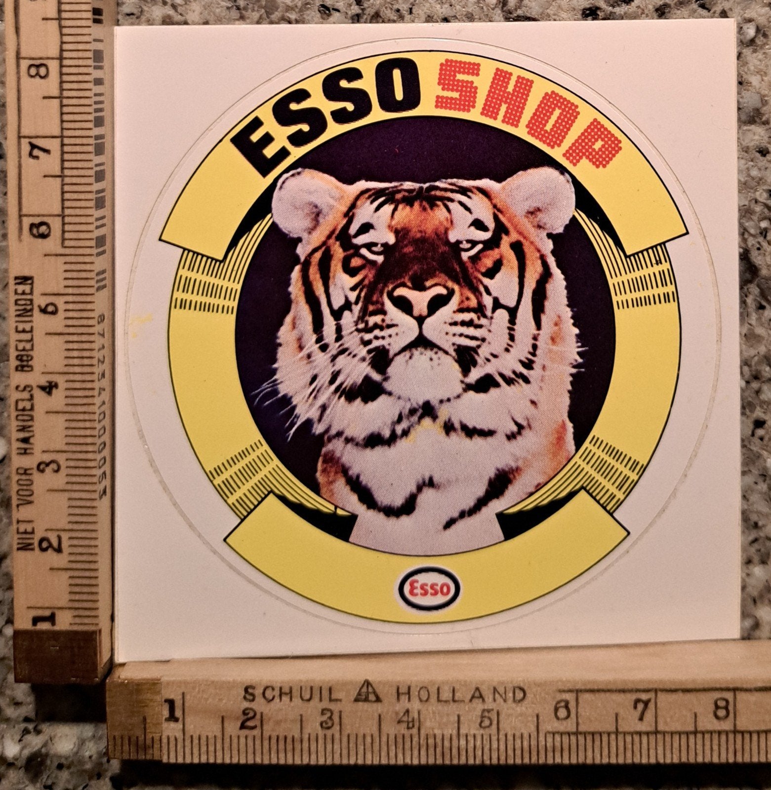 Vintage sticker Esso Shop benzinestation benzinepomp logo, Verzamelen, Ophalen of Verzenden, Zo goed als nieuw, Merk