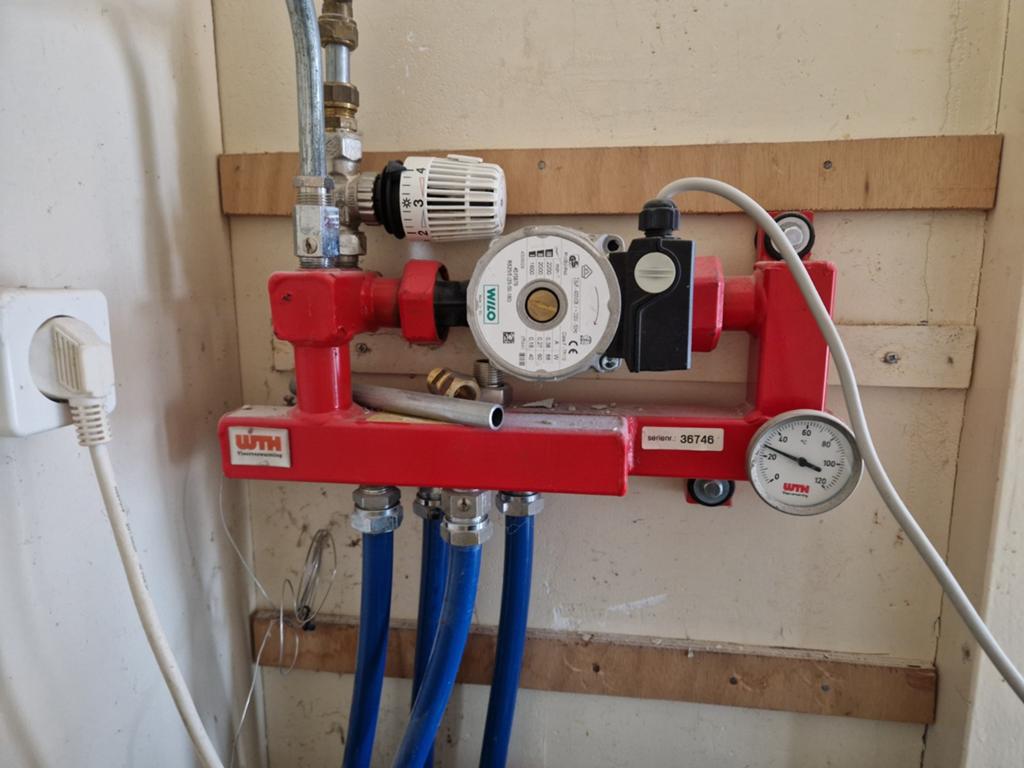 Pomp en verdeler vloerverwarming, Ophalen, Gebruikt, Minder dan 30 cm, Overige typen
