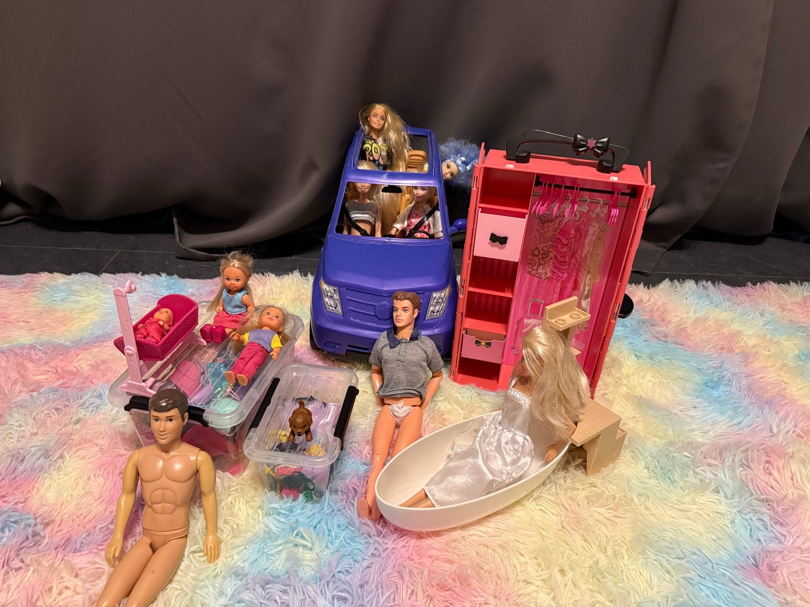 Grote Barbie set met auto, kledingkast en accessoires, Kinderen en Baby's, Speelgoed | Poppen, Ophalen, Gebruikt, Barbie