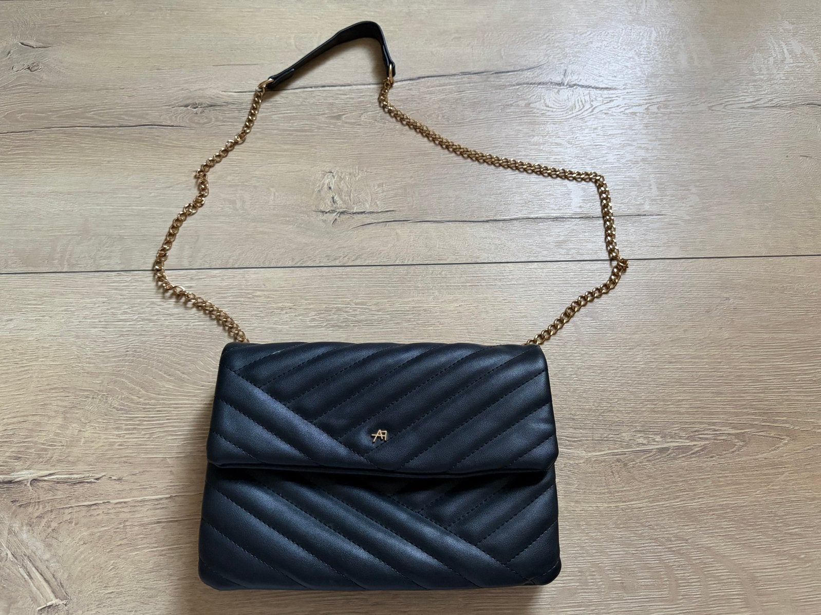 Anna Field zwarte gewatteerde schoudertas met gouden ketting, Ophalen of Verzenden, Zo goed als nieuw, Zwart, Schoudertasje