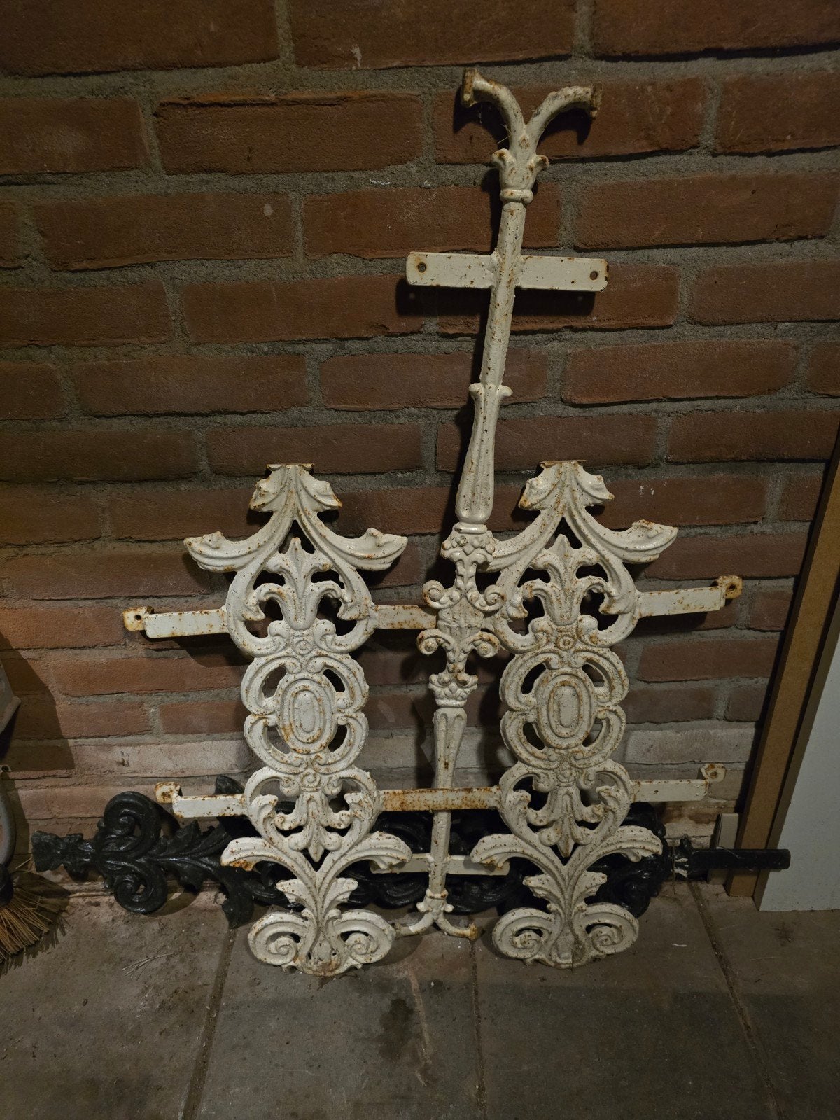 Decoratieve gietijzeren hekwerk/raamdelen, Ophalen
