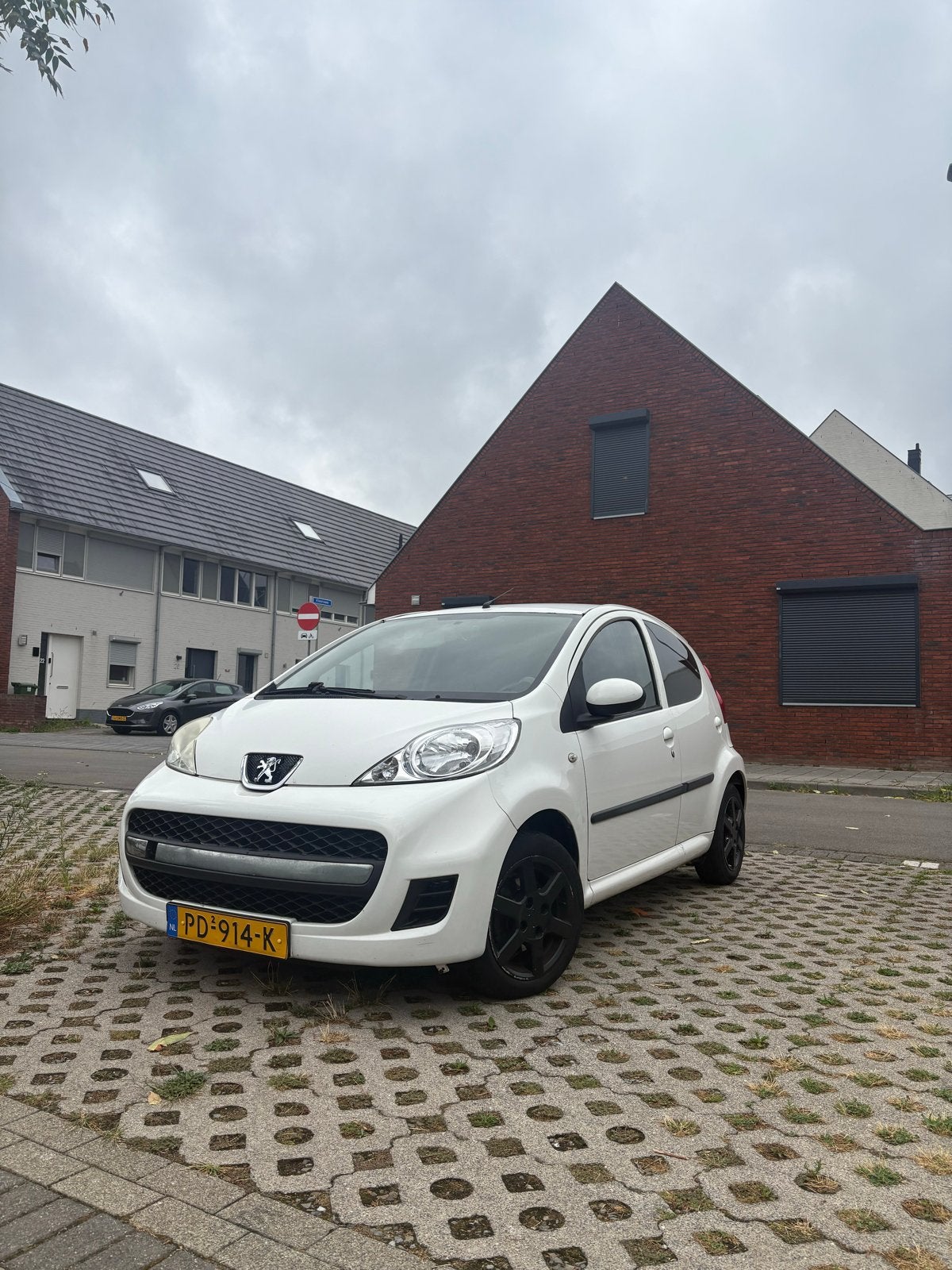 Peugeot 107 1.0 12V 5DR 2009 Wit, Voorwielaandrijving, 4 stoelen, Handgeschakeld, Geïmporteerd