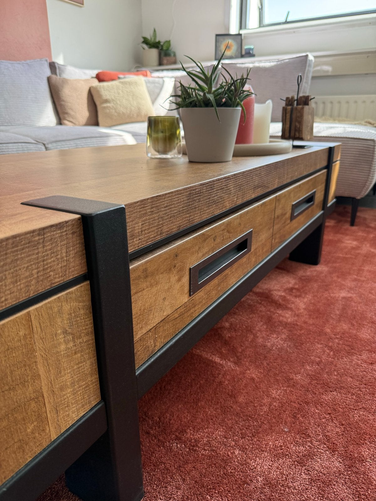 Industriële salontafel met lade en opbergruimte - Mangohout, Huis en Inrichting, Tafels | Salontafels, Ophalen, Gebruikt, 100 tot 150 cm
