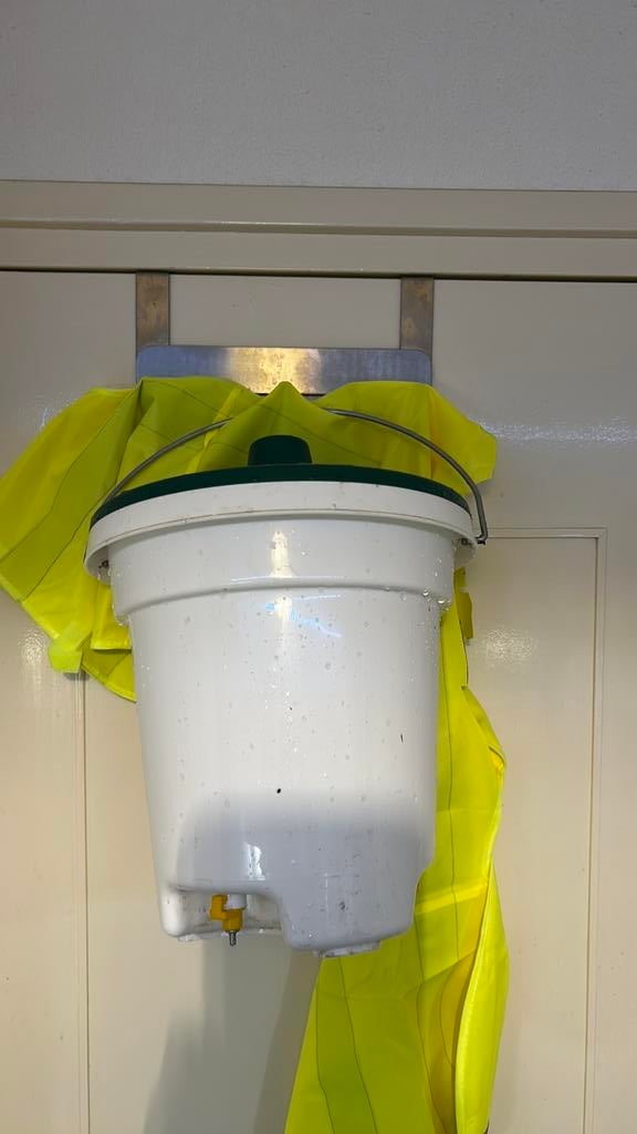 Drinkemmer voor kippen, Dieren en Toebehoren, Ophalen, Zo goed als nieuw, Drinken en Voederen