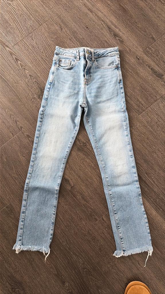 Zara jeans maat 34, Ophalen of Verzenden, Zo goed als nieuw, Blauw, W27 (confectie 34) of kleiner