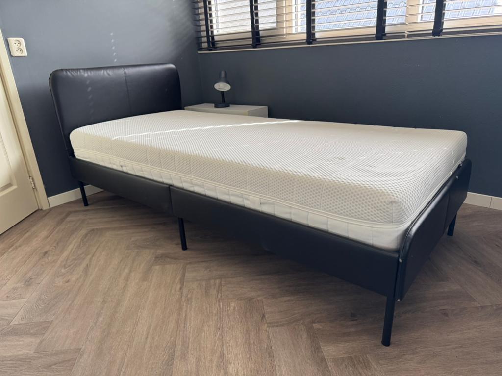 Ikea bed 200x80 met goed Akrehamn marras, Huis en Inrichting, Slaapkamer | Slaapbanken, Zo goed als nieuw, 90 cm, 200 cm, Eenpersoons