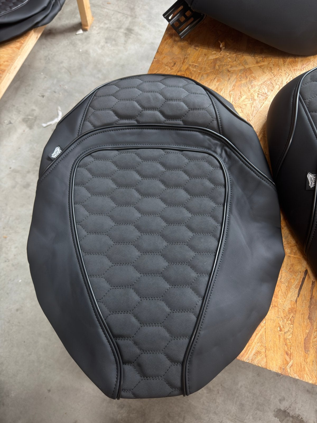 Zip Duo RS zadelhoes met zwarte stiksels, Alcantara, Verzenden