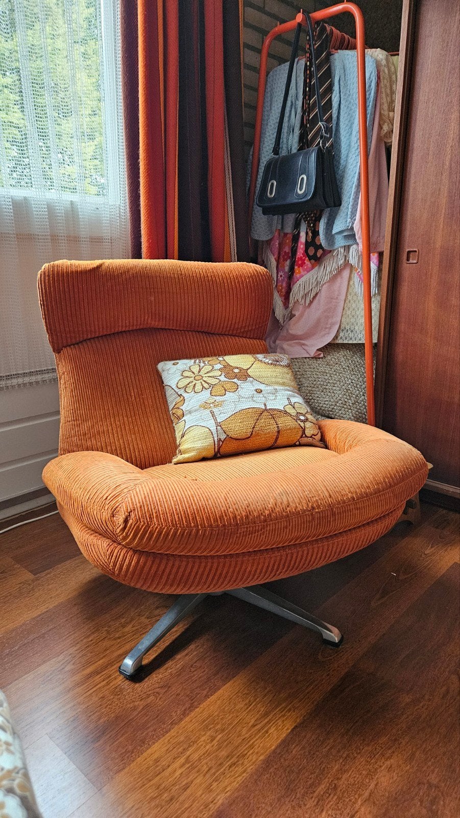 Vintage oranje fauteuil, retro, draaistoel, 70's, rib, Huis en Inrichting, Ophalen, Gebruikt, 75 tot 100 cm, Stof