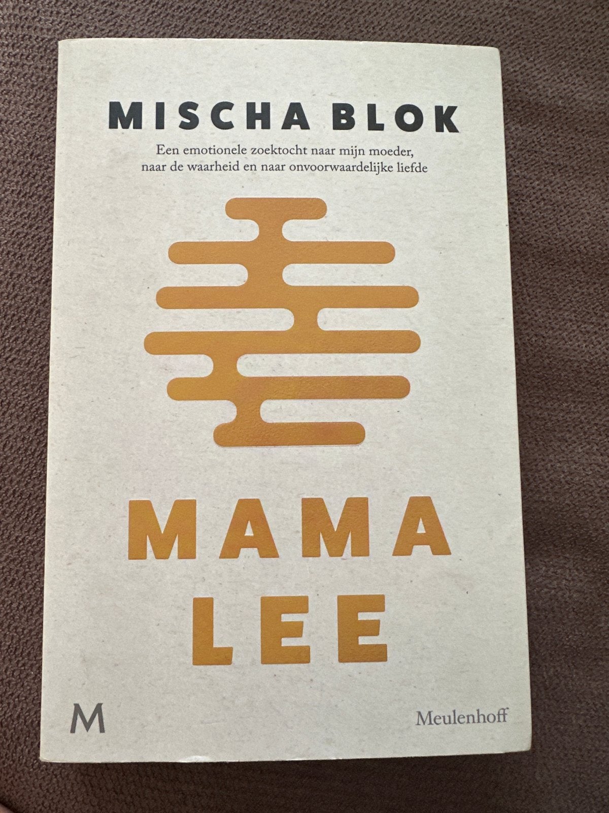 Mama Lee - Mischa Blok, Boeken, Ophalen of Verzenden, Zo goed als nieuw, Nederland