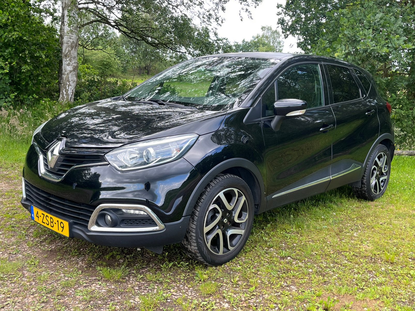 Renault Captur 0.9 2015 Zwart /CLIMA/CAMERA/NWE KETTING& APK, Auto's, Voorwielaandrijving, 898 cc, Zwart, Origineel Nederlands