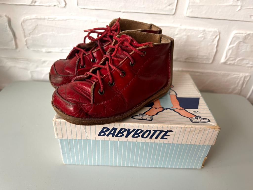 Vintage Babybotte Rode Leren Babyschoentjes Maat 21 met Doos, Antiek en Kunst, Ophalen of Verzenden, Kinderen
