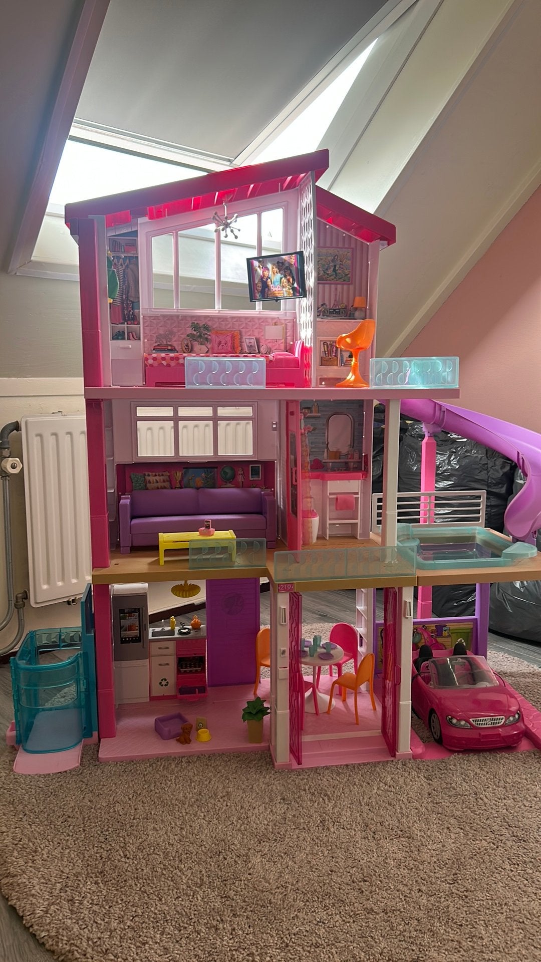 Barbie Droomhuis Poppenhuis met Rolstoeltoegankelijke Lift, Ophalen, Zo goed als nieuw, Barbie