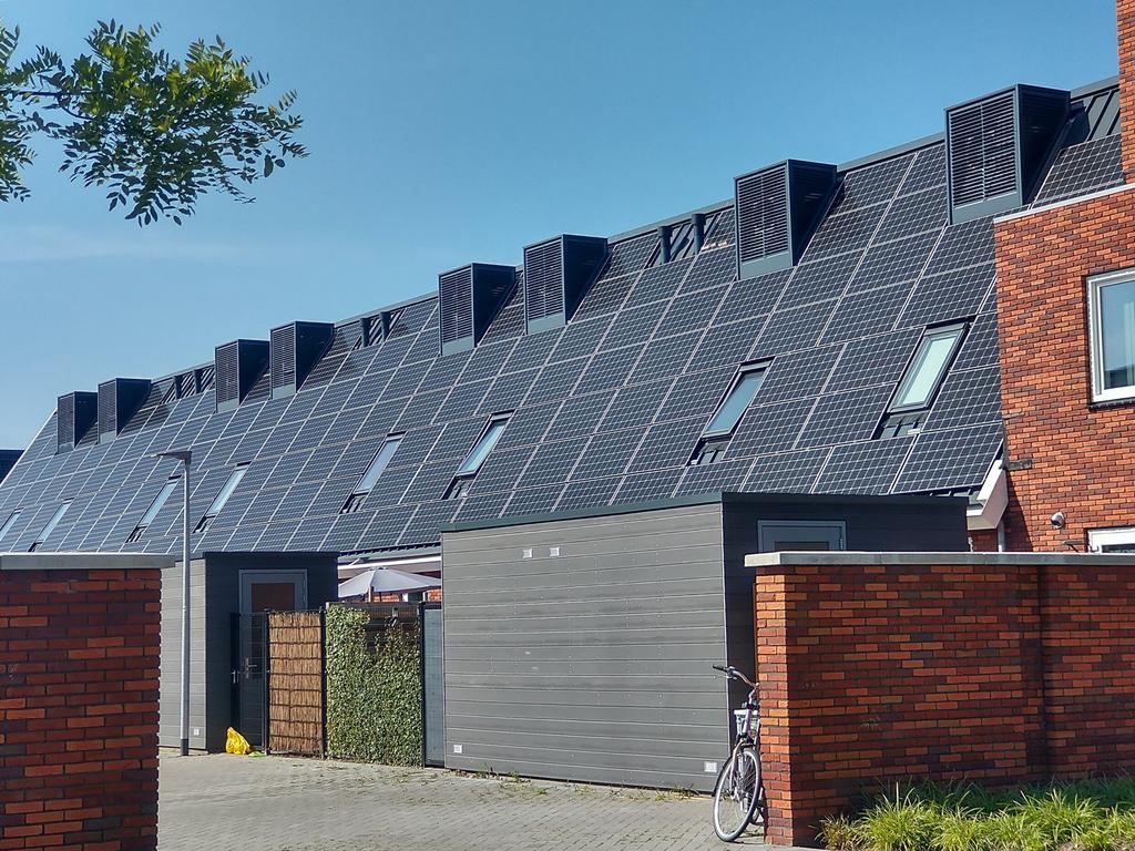 Professionele Reiniging van Zonnepanelen - Verhoog Uw Rendem, Glazenwassen buiten
