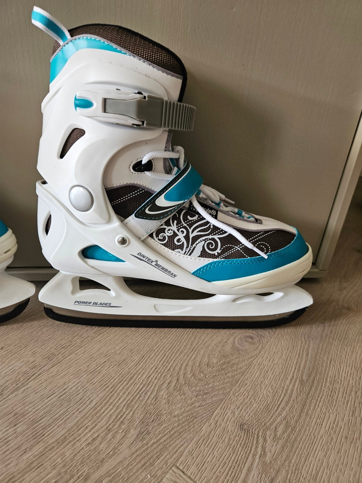 Schaatsen maat 39 wit, Zo goed als nieuw, Kunstschaatsen, Ophalen, Overige merken