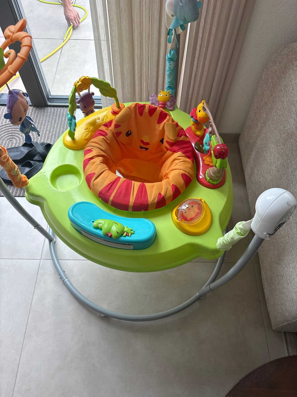 Baby jumperoo met speelgoed en geluid, Kinderen en Baby's, Speelgoed | Babyspeelgoed, Ophalen, Gebruikt, Overige typen, Met geluid