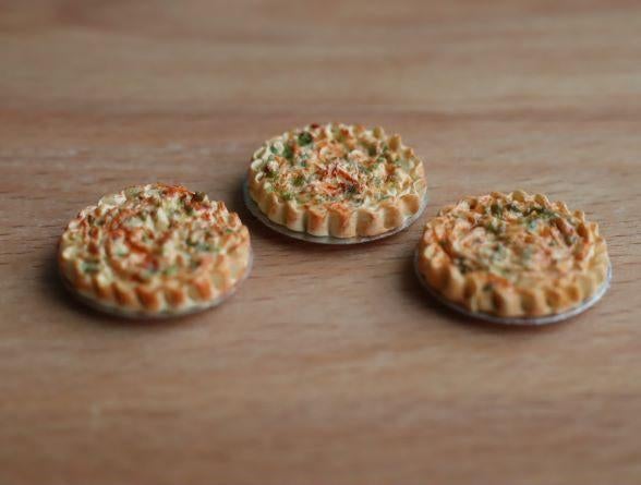 Quiches op een blikken bord., Ophalen of Verzenden, Nieuw, Gebruiksvoorwerp