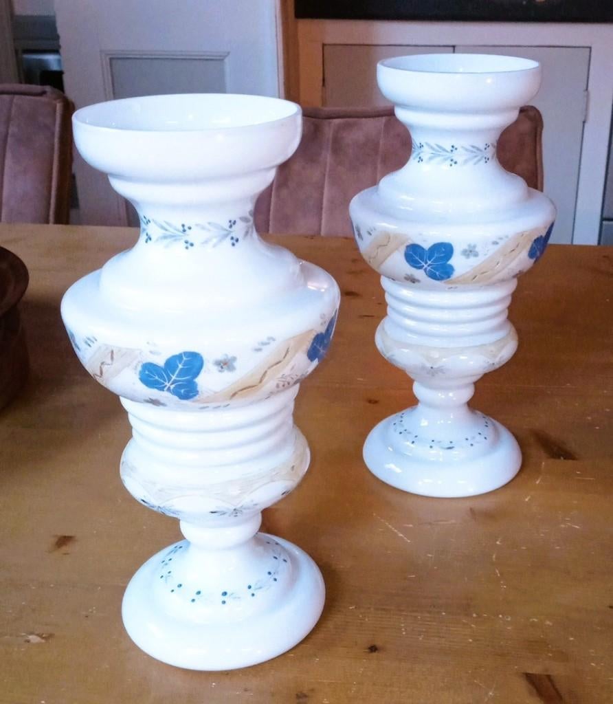 Twee opaline vazen, Ophalen of Verzenden