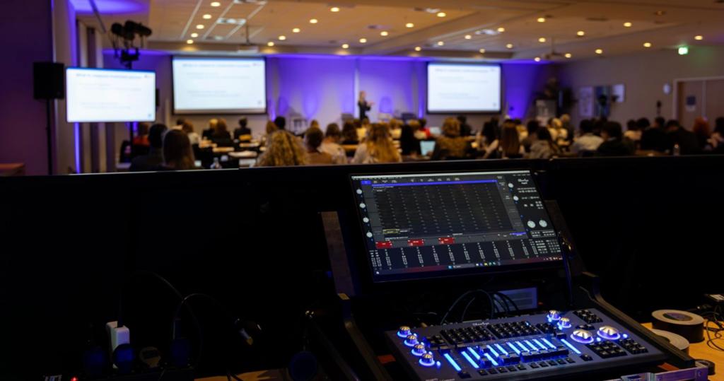 ChamSys MagicQ Compact Connect, Muziek en Instrumenten, Licht en Laser, Ophalen of Verzenden, Zo goed als nieuw, Licht, Geluidgestuurd