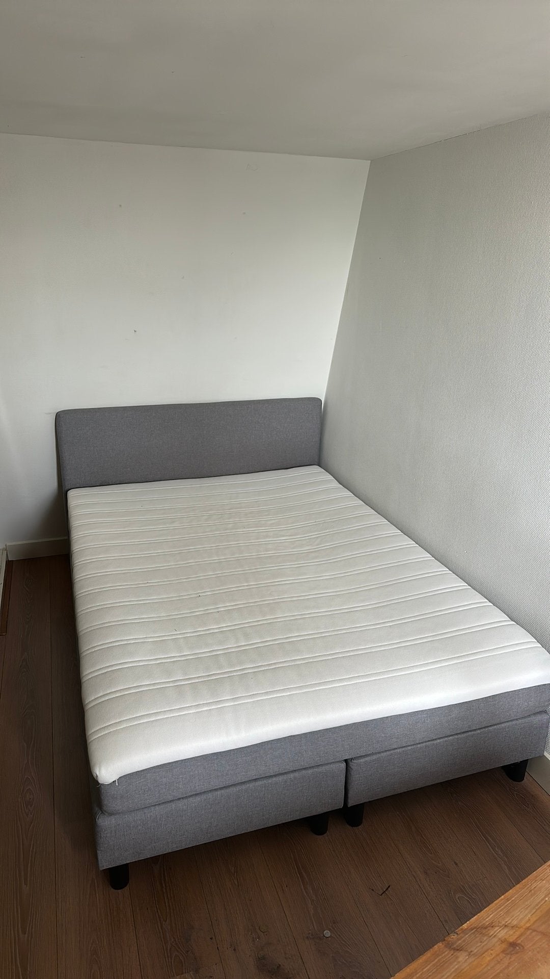 Boxspring - 140cm - GRATIS op te halen, Huis en Inrichting, Ophalen, Gebruikt, 140 cm, Twijfelaar