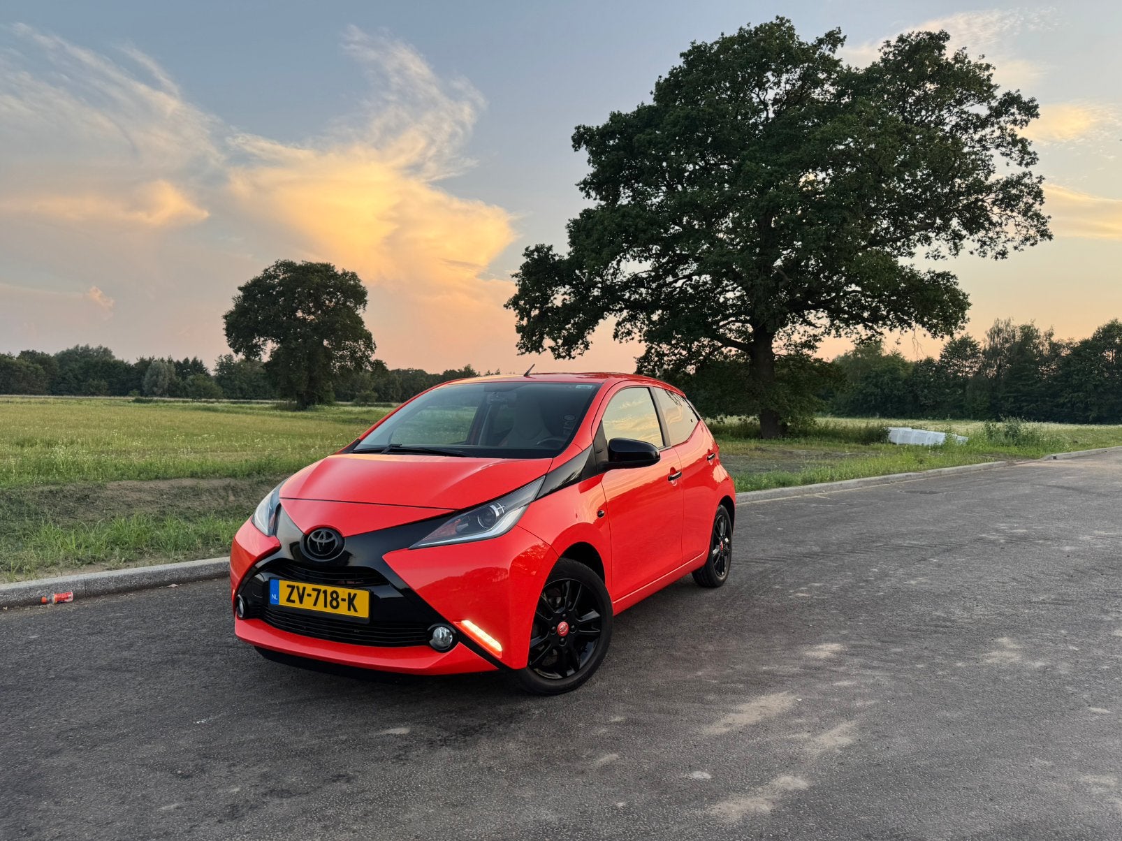 Toyota Aygo oranje CRUISECONTROL N-KOPPELING TREKHAAK, Auto's, Voorwielaandrijving, Overige kleuren, 4 stoelen, 24 km/l