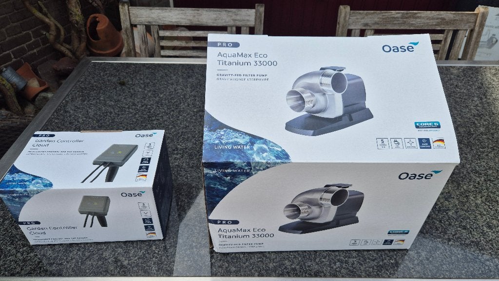 Oase AquaMax Eco Titanium 33000 pomp met wifi controller, Ophalen, Zo goed als nieuw, Vijverpomp