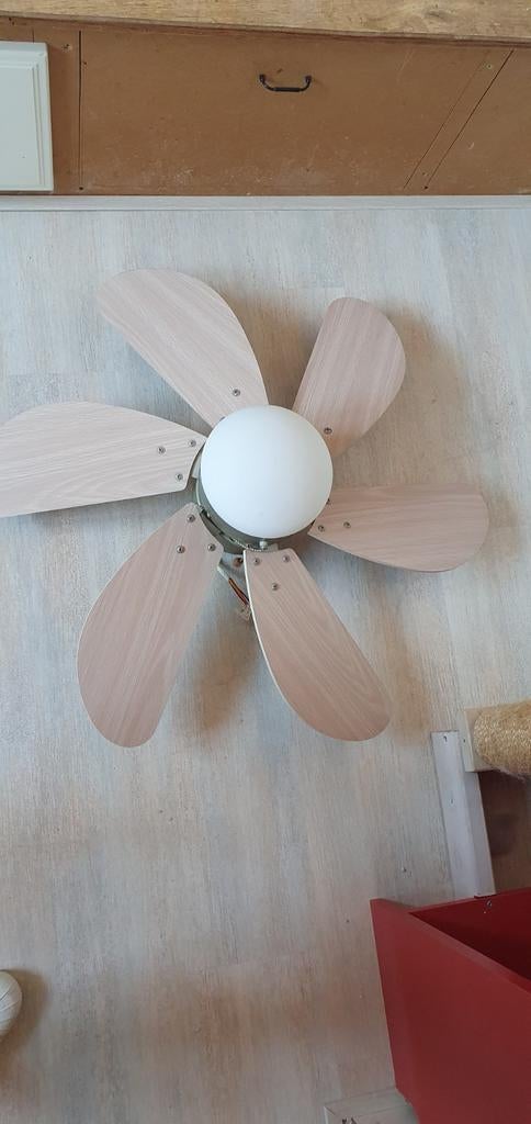 Plafondventilator met verlichting en houten bladen, Witgoed en Apparatuur, Ventilatoren, Zo goed als nieuw, Plafondventilator