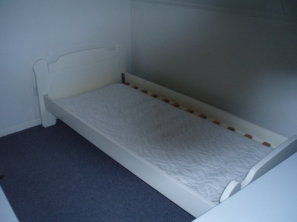 ledikant, Ophalen, 85 tot 100 cm, Zo goed als nieuw, Lattenbodem