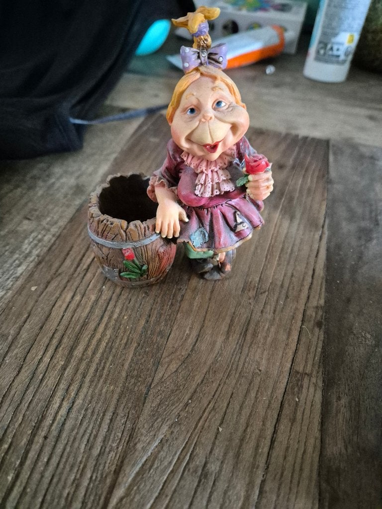 Laaf tandenstokers vrouw met ton, Verzamelen, Efteling, Ophalen of Verzenden, Zo goed als nieuw, Beeldje of Poppetje